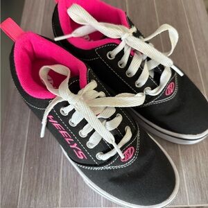Heelys Women's Black and Pink Sneakers